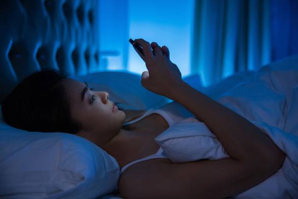 Để đèn khi ngủ có thể khiến phụ nữ tăng cân